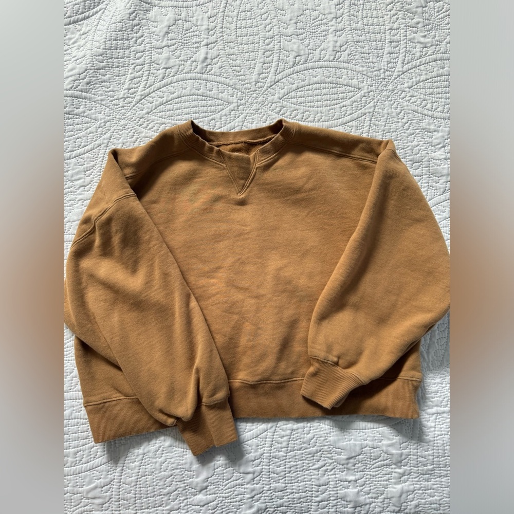Born primitive pump cover crewneck